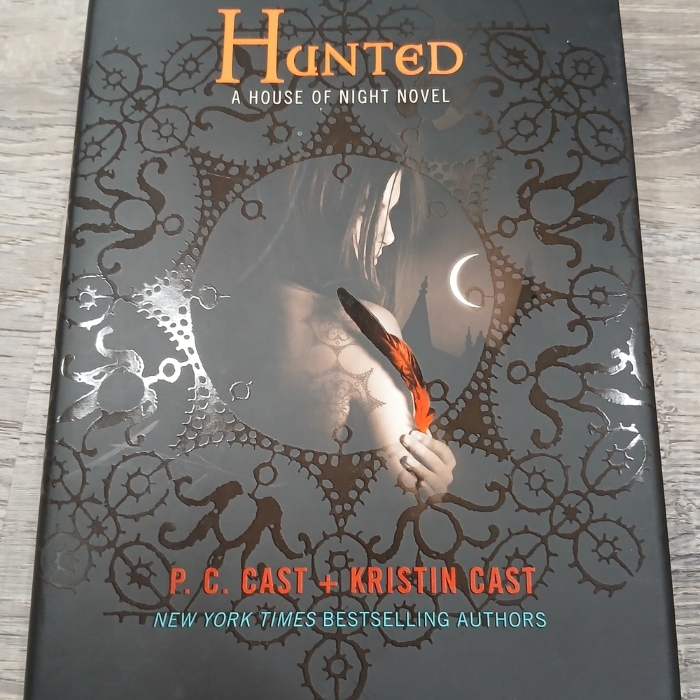 Hunted: A House of Night Novel - Black and Brown Cover
